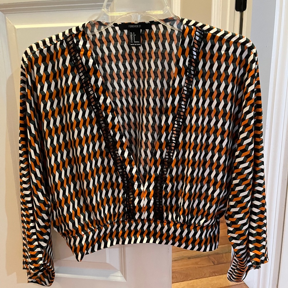 Crop, bat sleeved blouse. Bil, beige, gold, green